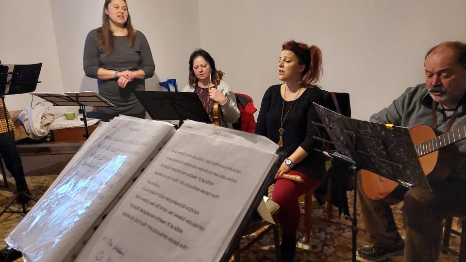 Kůsovic koledníci na zkoušce před adventním časem