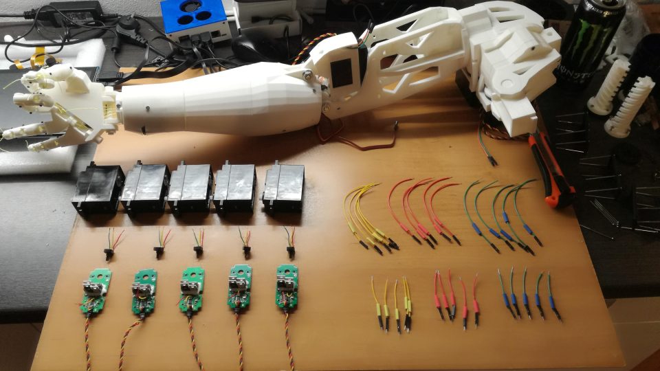 Avatar robot FIM Bot se rodí pod rukama hradeckých vědců