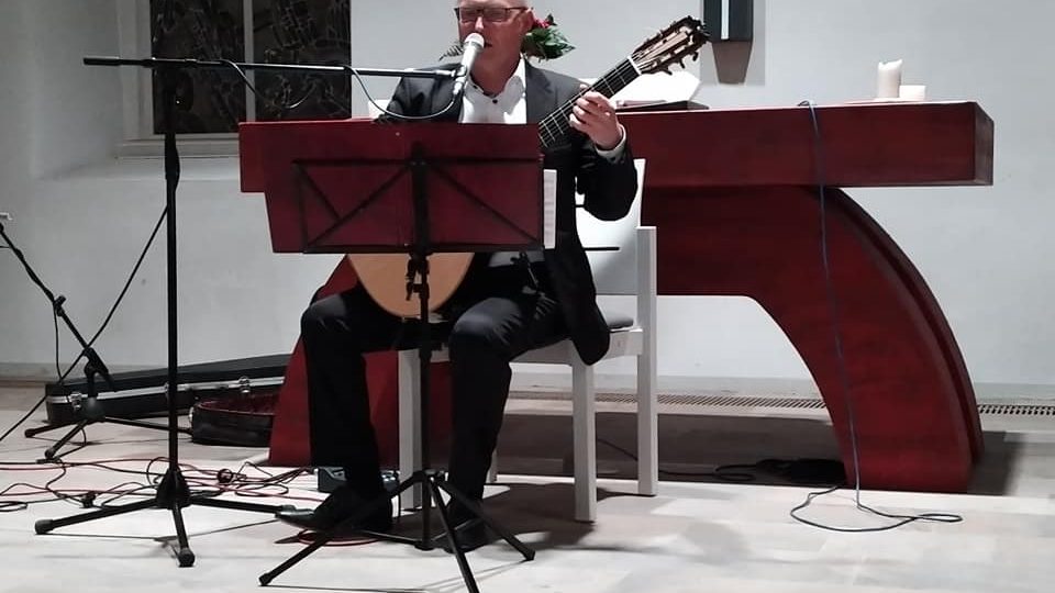 Kytarista, skladatel a hudební pedagog Libor Fišer
