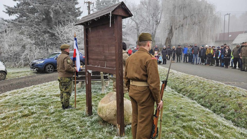 V Kasaličkách tradičně uctívají památku vojáků Vladimíra Škáchy a Jana Zemka ze skupiny Silver B