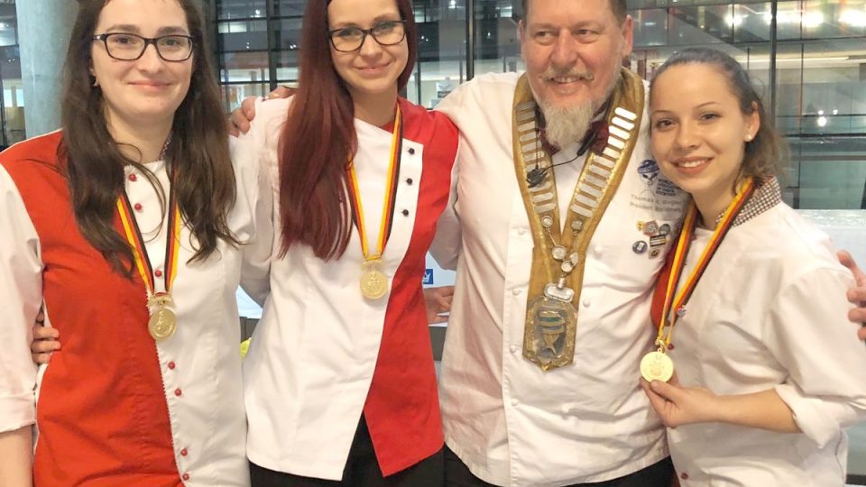 Tři zlaté medaile přivezly novopacké cukrářky ze světové olympiády v německém Stuttgartu