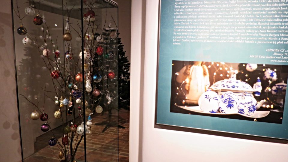 Vánoční variace. Historické a současné vánoční ozdoby v Muzeu východních Čech v Hradci Králové