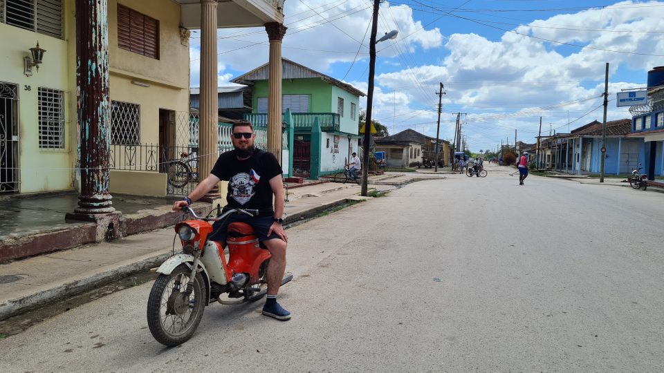 Jako cestovatel na pionýrech jsem si nenechal ujít jízdu na jediném "pinckovi" na Kubě
