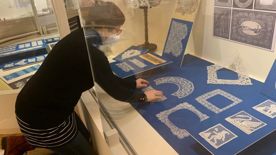 Muzeum krajky ve Vamberku v části nové expozice představí především jemné secesní krajky