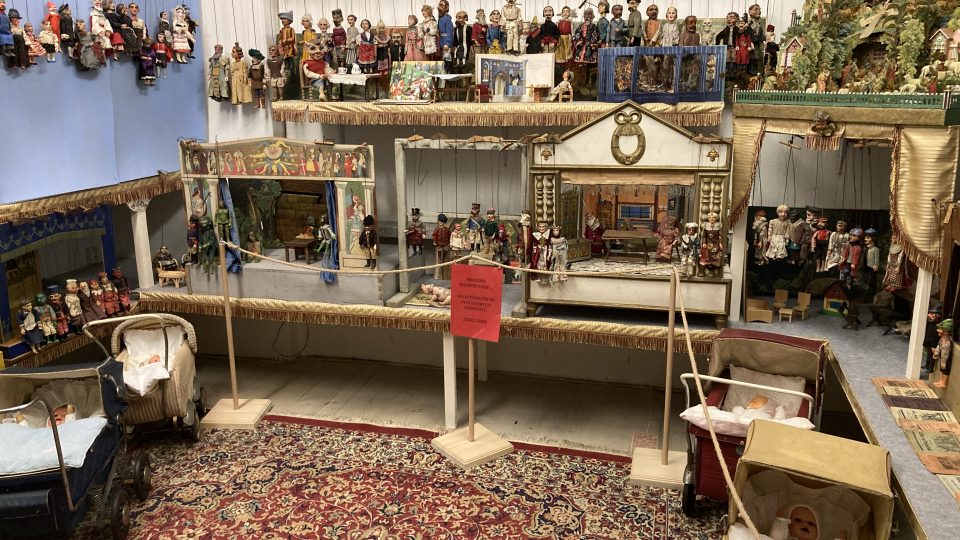 Sbírka loutkových divadélek v Muzeu hraček Stuchlíkovi v Novém Bydžově