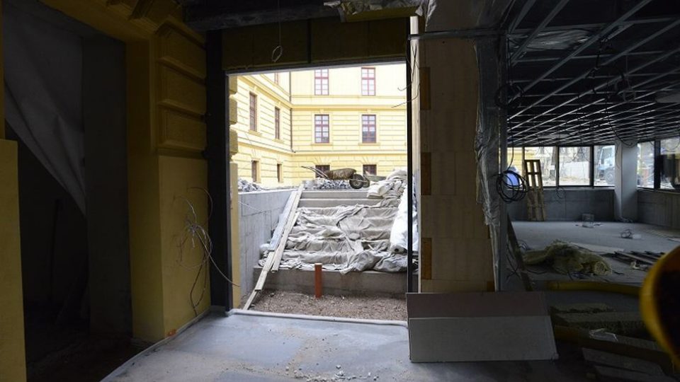 Budoucí vchod pro veřejnost do přístavby muzea