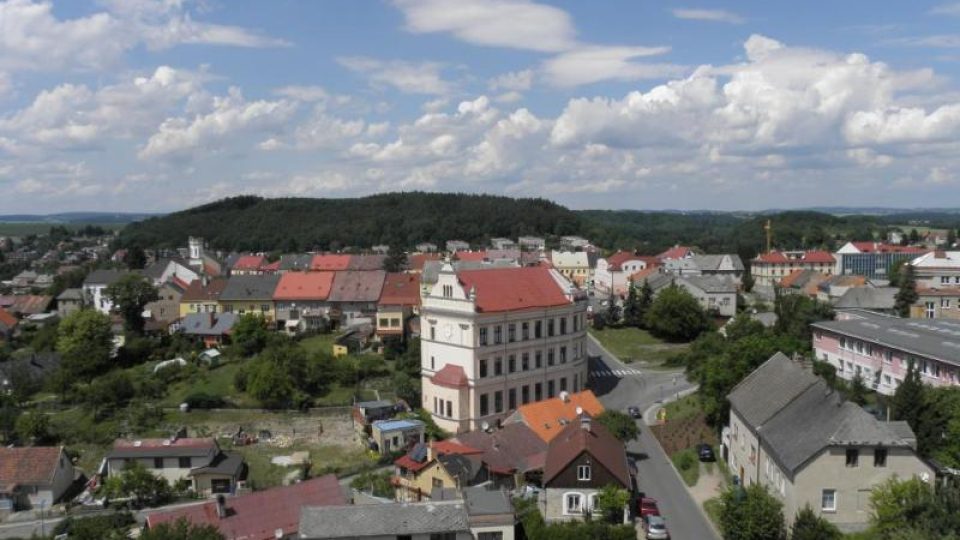 Město Česká Skalice z věže husitského kostela