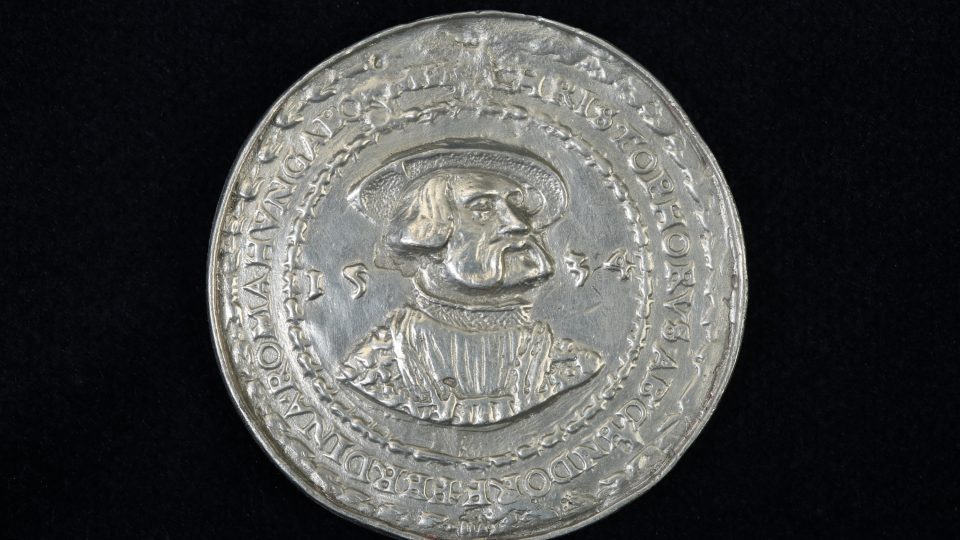 Výstava Poklady muzea - stříbrná pamětní medaile Kryštofa z Gendorfu