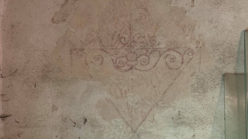Na zámku v Doudlebách nad Orlicí objevili záhadnou kresbu z 16. století