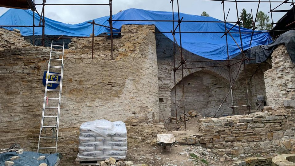Obnova hradu Vízmburk na Trutnovsku se blíží ke konci