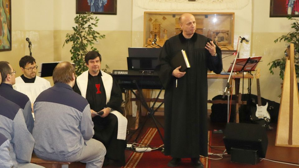 Vánoční ekumenická bohoslužba pro odsouzené v kapli valdické věznice