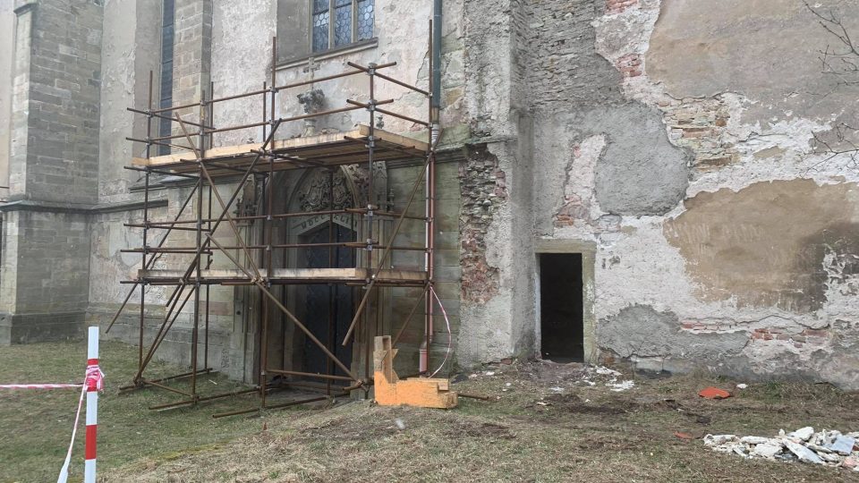 Jakou barvu bude mít po opravě Santiniho kostel Nejsvětější Trojice v Rychnově nad Kněžnou?