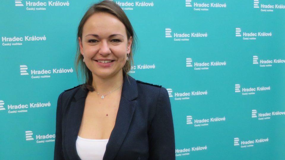 Trombonistka Lucie Houdková ve studiu Českého rozhlasu Hradec Králové