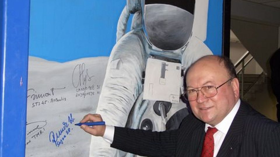 První "evropský" kosmonaut Vladimír Remek v Evropském kosmickém středisku v Belgii