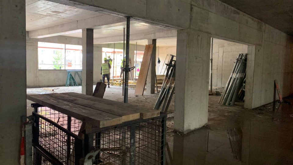 V areálu Domova důchodců Tmavý Důl pokračuje výstavba nového pavilonu