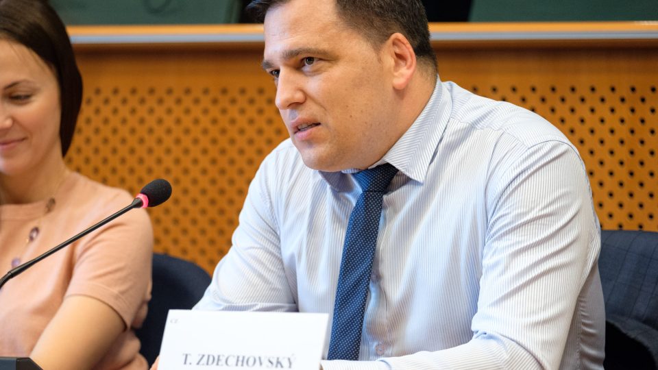 Europoslanec Tomáš Zdechovský na jednání