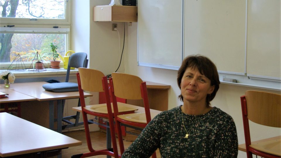 Učitelka jičínské základní školy Lucie Šolcová, která právě v roce 1989 dokončila Pedagogickou  fakultu  UK v Praze zažila atmosféru v Berlíně po pádu zdi i demonstraci na Václavském náměstí