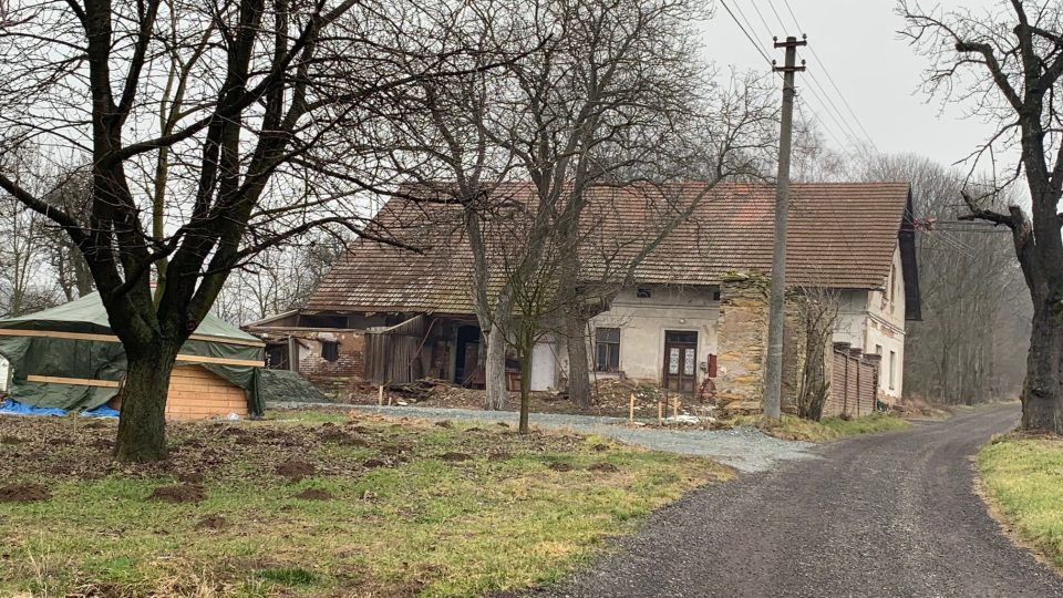 V obci Běstviny nedaleko Dobrušky na Rychnovsku má vzniknout Resocializační centrum pro alkoholiky nebo narkomany