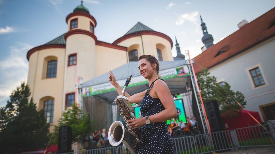 Multiinstrumentalistka Kateřina Janečková prostě žije hudbou - Litomyšl