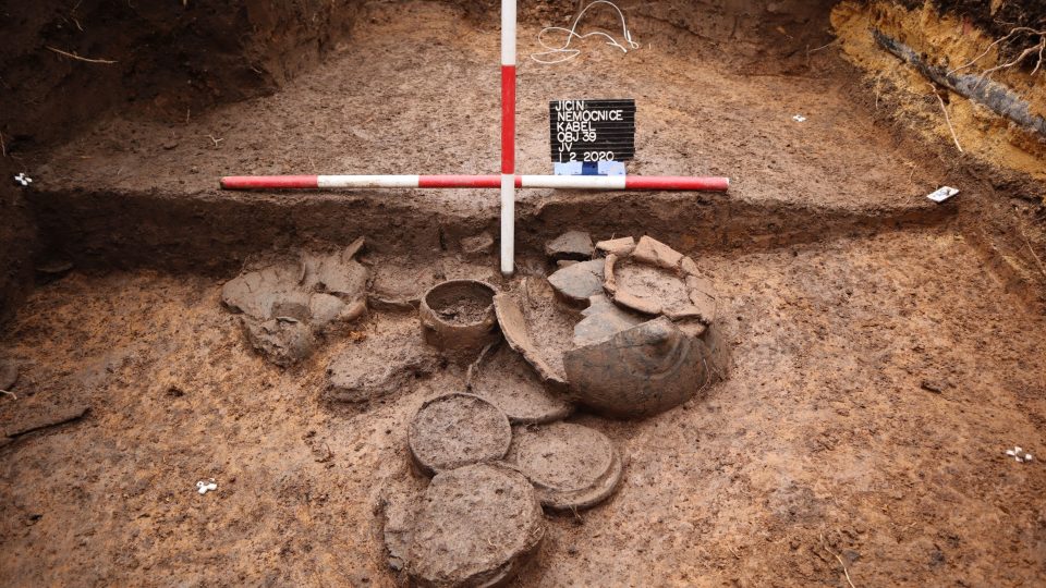 Archeologové z Regionálního muzea v Jičíně našli pohřebiště z doby popelnicových polí