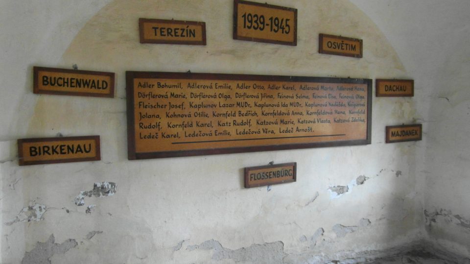 Židovský hřbitov v Dobrušce byl založen v roce 1675