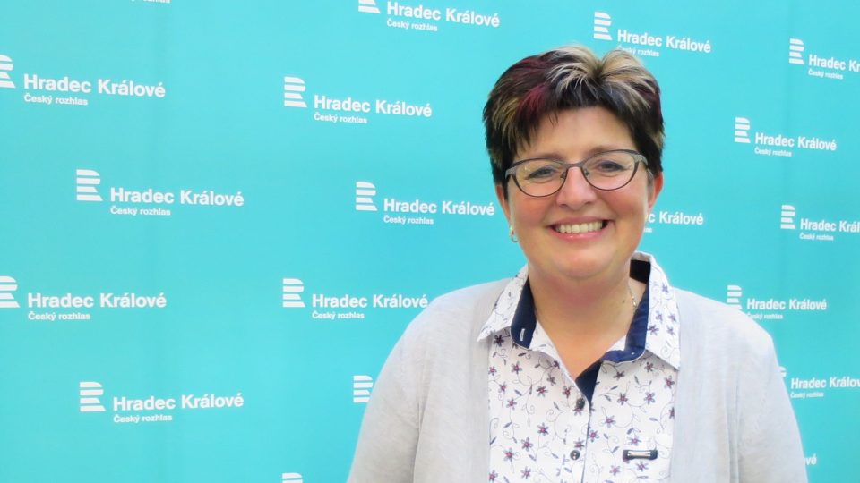 Ing. Hana Masáková ve studiu Českého rozhlasu Hradec Králové