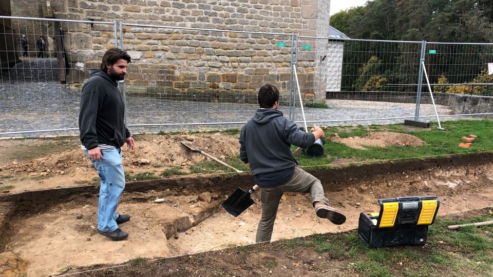 Na hradě Kost na Jičínsku začal archeologický výzkum. Je součástí náročné opravy této památky