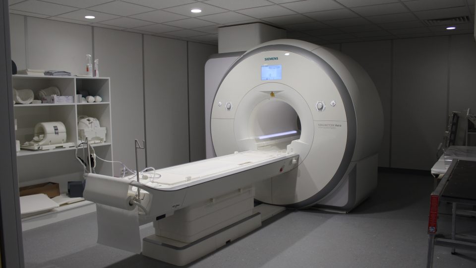 Magnetická rezonance v Náchodě začne sloužit pacientům