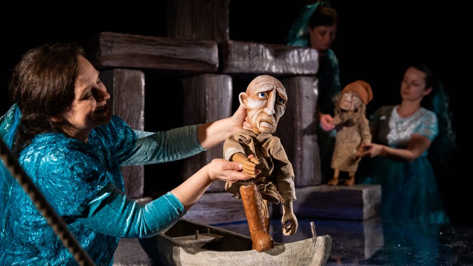 Klasickou pohádku O Zlaté rybce připravilo hradecké loutkové divadlo Drak