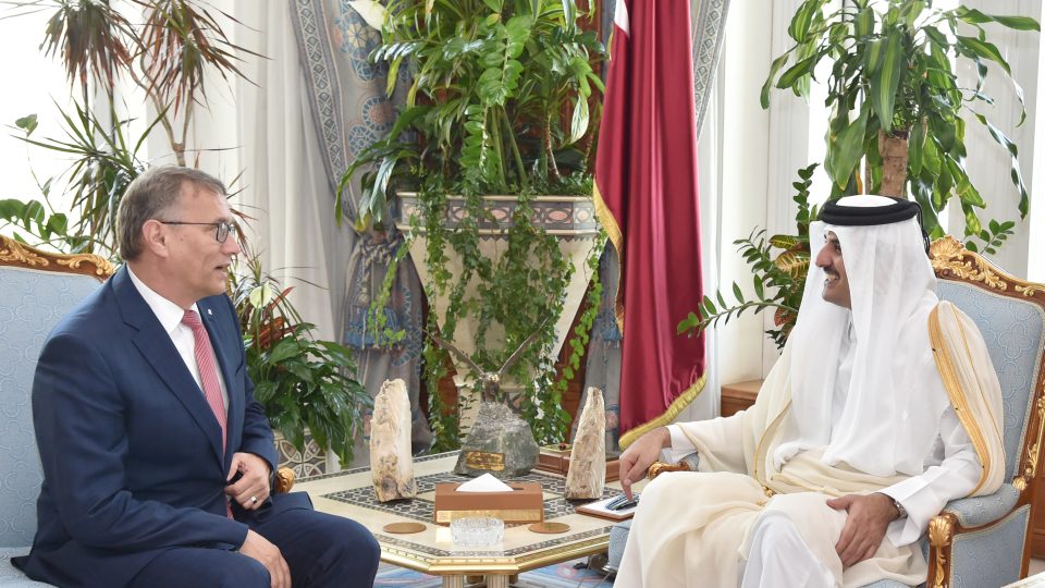 Martin Dvořák, velvyslanec České republiky v Kuvajtu a Kataru, a Emír Tamim bin Hamad Al Thani