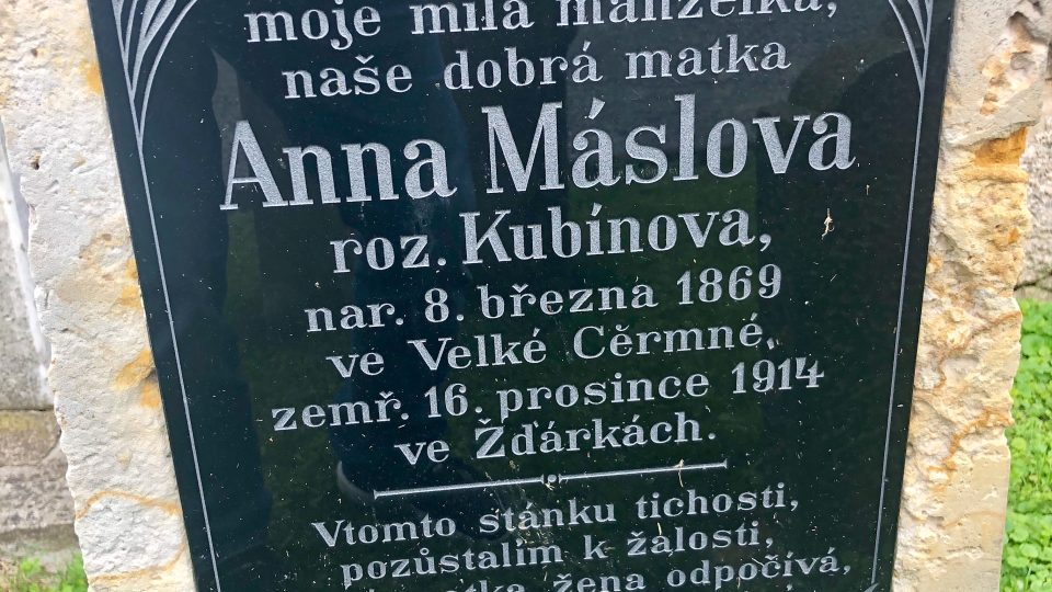 České stopy na hřbitově v Czermne