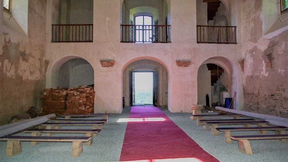 Po letech chátrání teď kostel sv. Matouše prochází postupnou rekonstrukcí