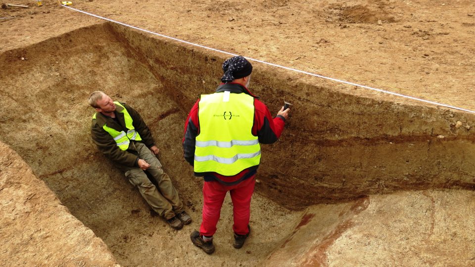 Hradečtí archeologové nalezli zřejmě sedm tisíc let starou obchodní stanici s kamennými nástroji