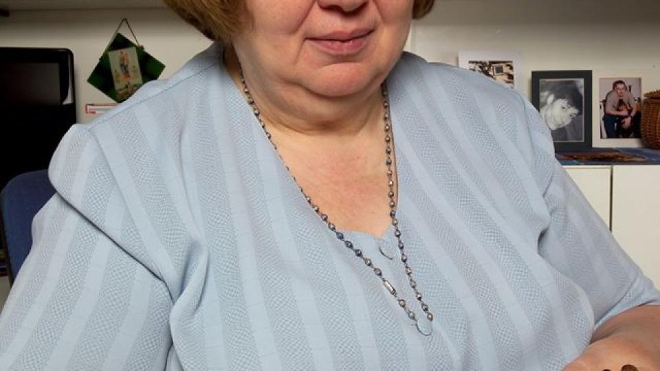 Jana Štefková z Merklovic u Vamberka, oceněná za obor tradiční vamberecká mnohopárová a pásková krajka