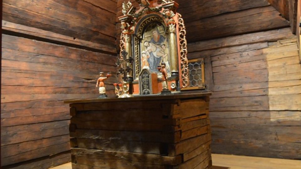 Unikátní dřevěný kostel sv. Mikuláše v Jiráskových sadech v Hradci Králové