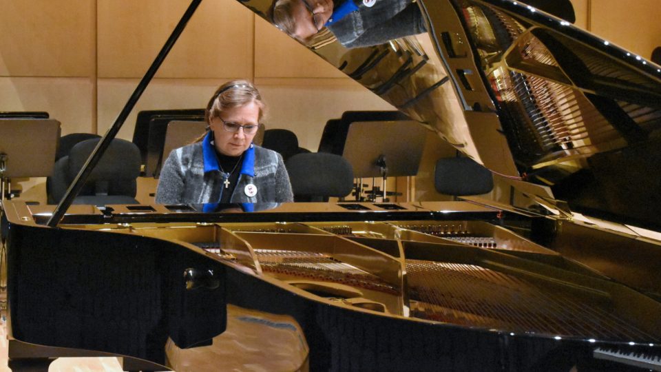 Hradecká filharmonie dostane nový klavír za 3,8 milionu