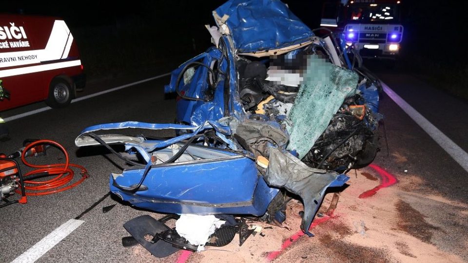 Tragická dopravní nehoda na silnici č. 16 u Dolního Lochova na Jičínsku