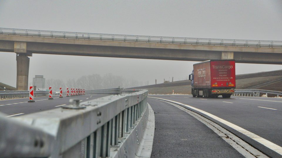 Nově otevřený úsek dálnice D35 u Opatovic