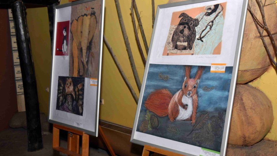 Děti malovaly obrázky pro soutěž Zvíře není věc