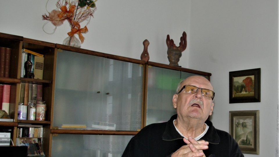 Miloslav Bařina doprovází vyprávění svými typickými gesty