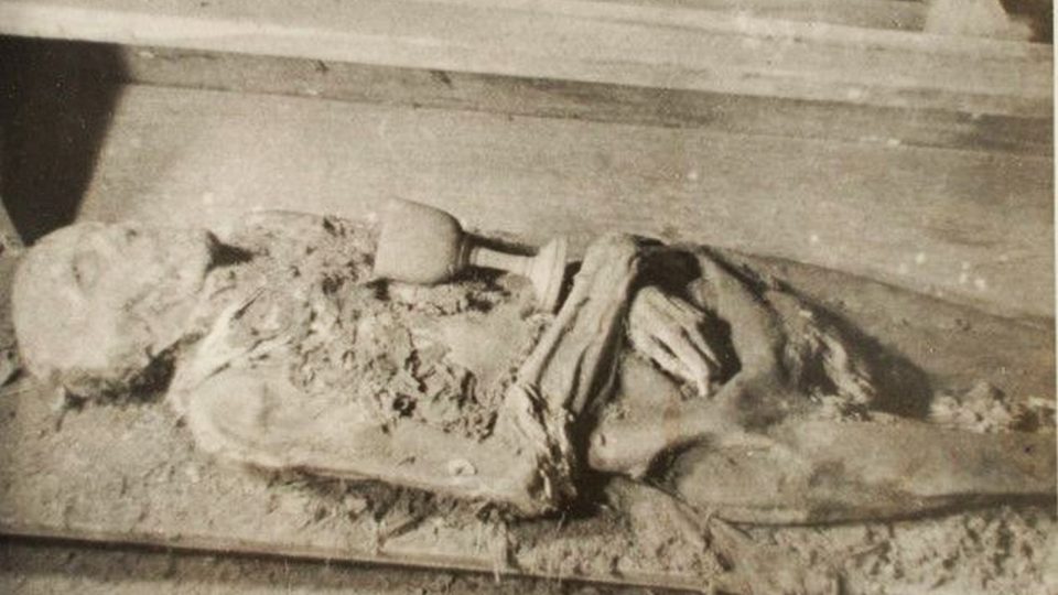 Mumie v kryptě kostela sv. Prokopa ve Vamberku