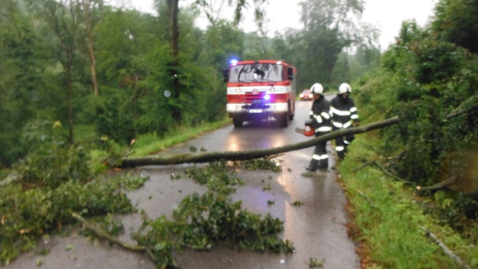 Hasiči v kraji odstraňovali následky vytrvalých dešťů - Ostroměř