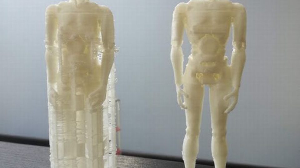 Univerzita Hradec Králové tiskne na speciální 3D tiskárně robota