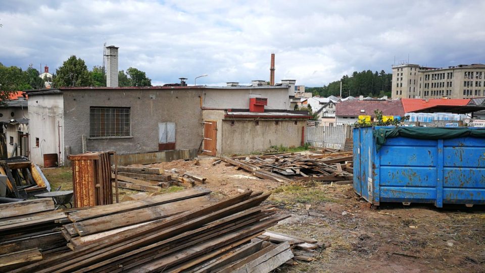 Bývalé Kafkovy ateliéry v Červeném Kostelci na Náchodsku se změní na zázemí pro sociální služby