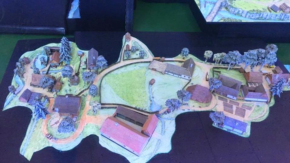 Modelářské poklady v Muzeu papírových modelů v Polici nad Metují