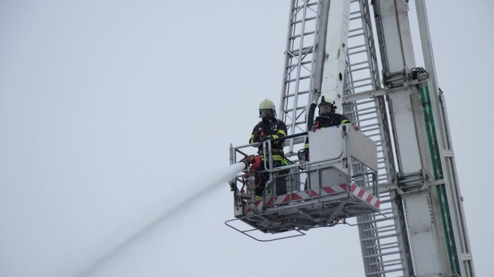 V Mžanech hořela hala drůbežárny