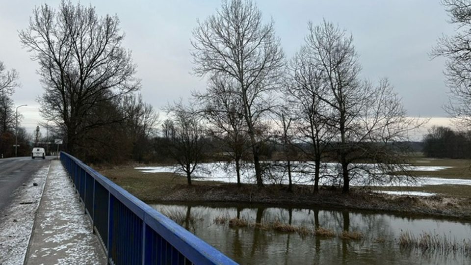 Jedno z nejčastěji zaplavovaných míst v kraji je mezi Třebechovicemi a Krňovicemi