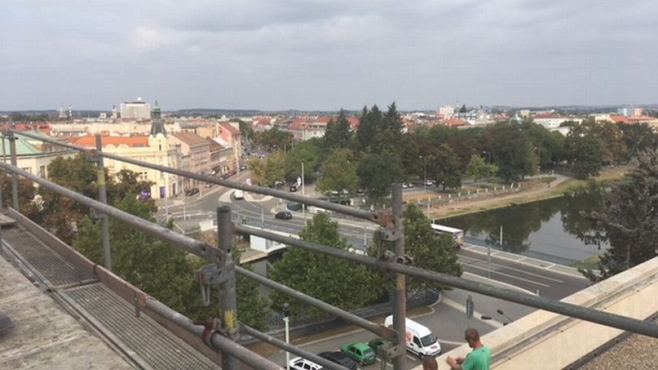 Práce na opravě budovy Muzea východních Čech pokračují