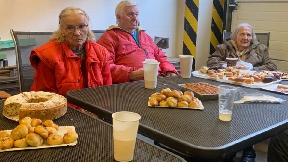 Klienti Domova důchodců ve Dvoře Králové nad Labem si užili pravou staročeskou zabíjačku