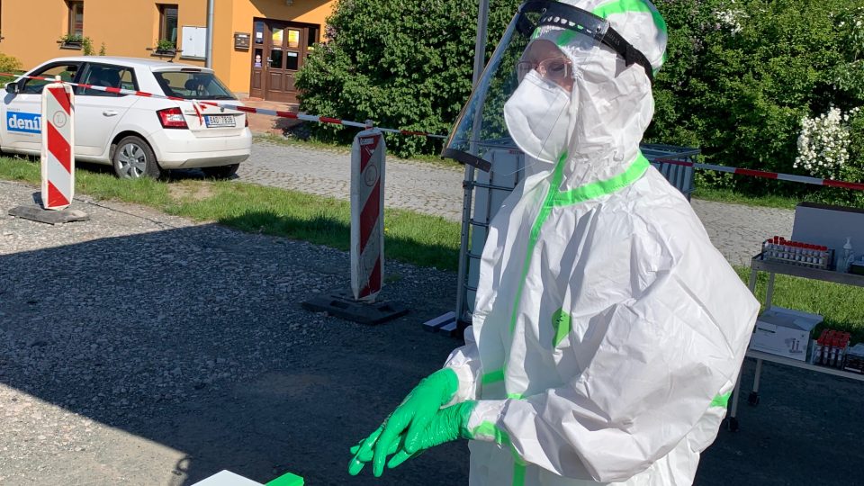 Společnost Škoda Auto v Rychnově hromadně testuje své polské pracovníky na koronavirus